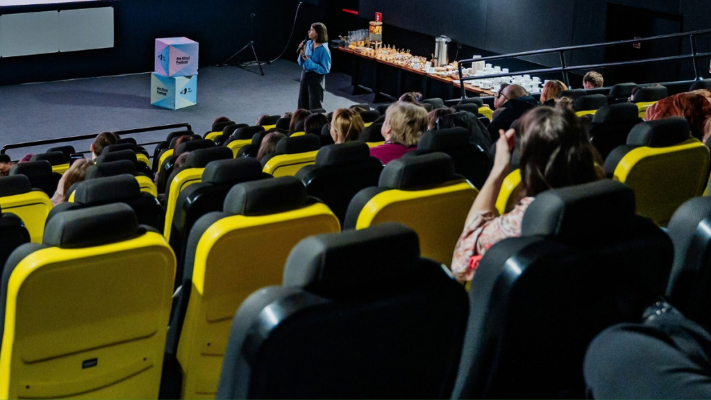 Ale Kino! - spotkanie pt. "Jak być analogowym przewodnikiem w cyfrowym świecie?"